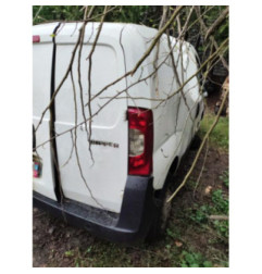 Feu arriere principal gauche (feux) PEUGEOT BIPPER Photo n°8