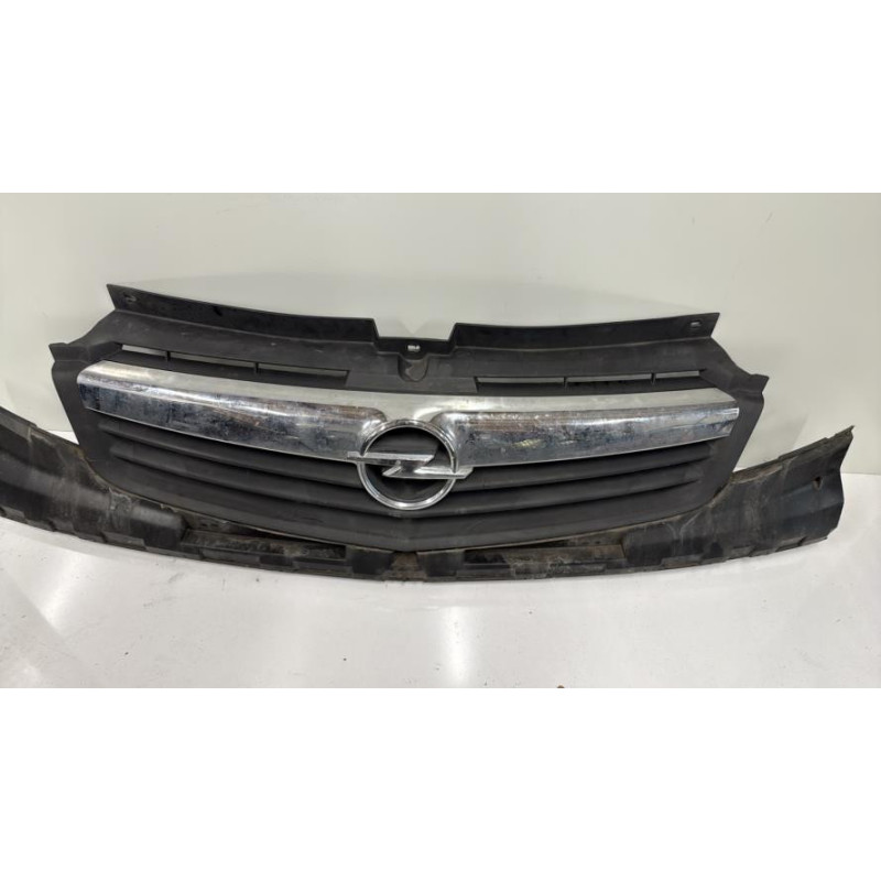 Calandre OPEL VIVARO 1