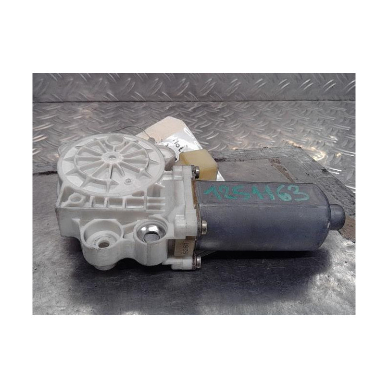 Moteur leve vitre avant gauche MERCEDES CLASSE CLK 209