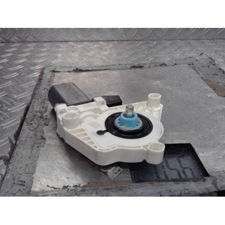 Moteur leve vitre arriere gauche MERCEDES CLASSE B 245 Photo n°1