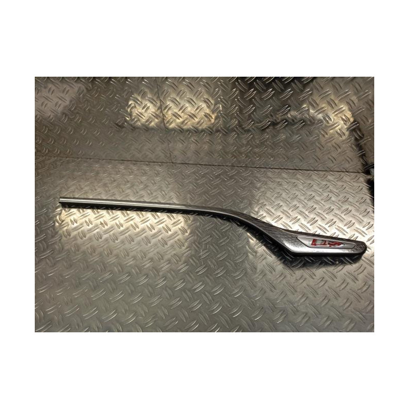 Baguette d'aile arrière droite PEUGEOT 208 1