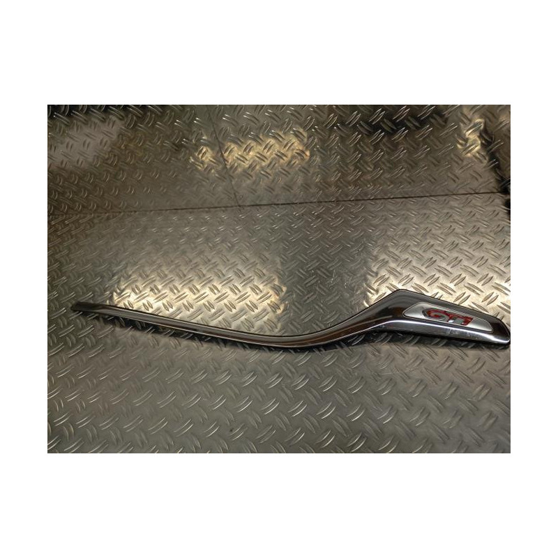 Baguette d'aile arrière gauche PEUGEOT 208 1