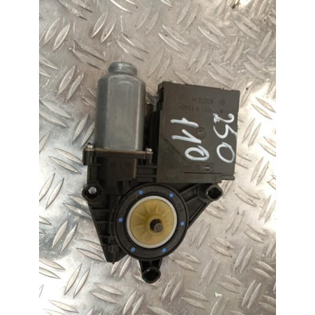 Moteur leve vitre arriere droit VOLKSWAGEN TOURAN 1 Photo n°1