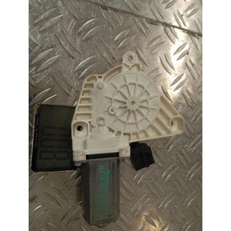 Moteur leve vitre avant gauche MERCEDES CLASSE B 245 Photo n°1