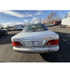 Feu arriere principal gauche (feux) MERCEDES CLASSE E 210 Photo n°19