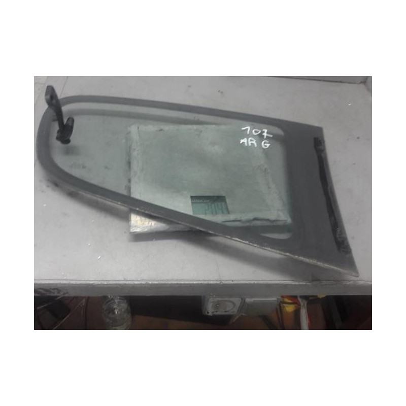 Vitre arriere gauche PEUGEOT 107