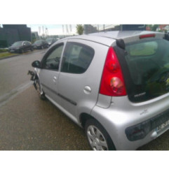 Vitre arriere gauche PEUGEOT 107 Photo n°7