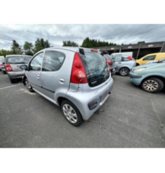 Vitre arriere gauche PEUGEOT 107 Photo n°17