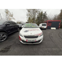 Moyeu avant gauche PEUGEOT 308 2 Photo n°1