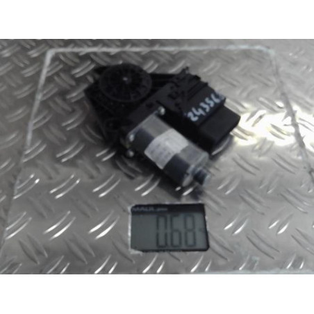 Moteur leve vitre arriere gauche VOLKSWAGEN PASSAT 4 Photo n°1
