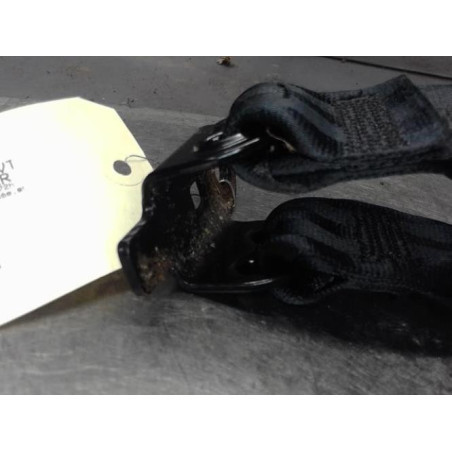 Attache ceinture arriere gauche PEUGEOT 208 1