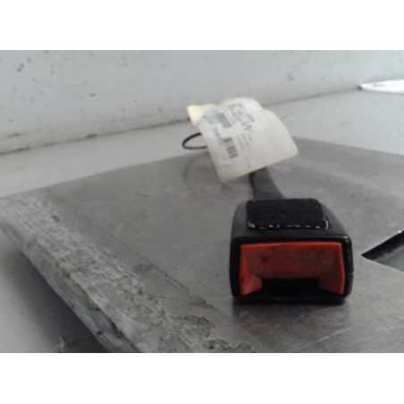 Attache ceinture avant droit PEUGEOT 5008 1