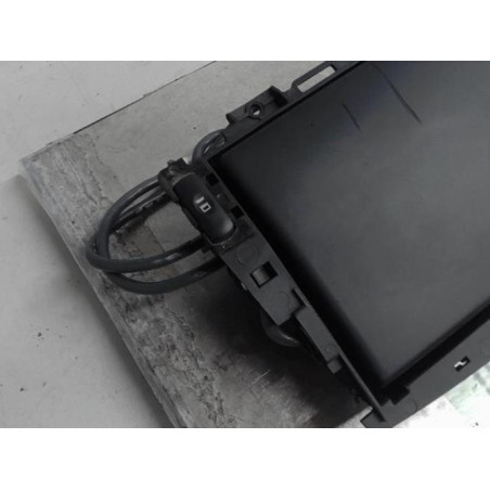 Ecran GPS PEUGEOT 5008 1