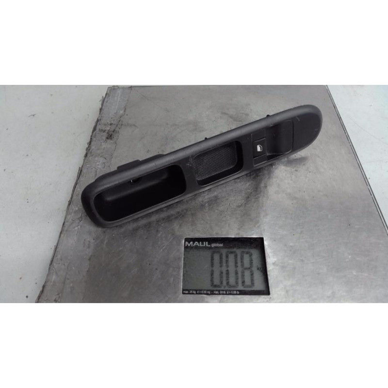 Interrupteur de leve vitre avant droit PEUGEOT 3008 1