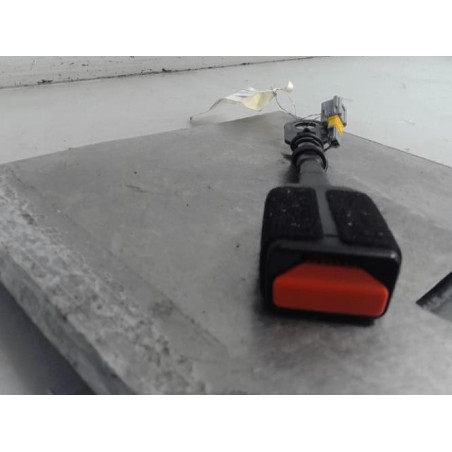 Attache ceinture avant gauche PEUGEOT 2008 1