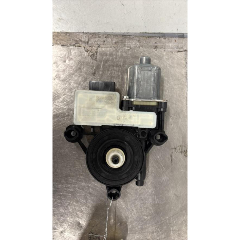 Moteur leve vitre arriere droit SKODA SUPERB 3