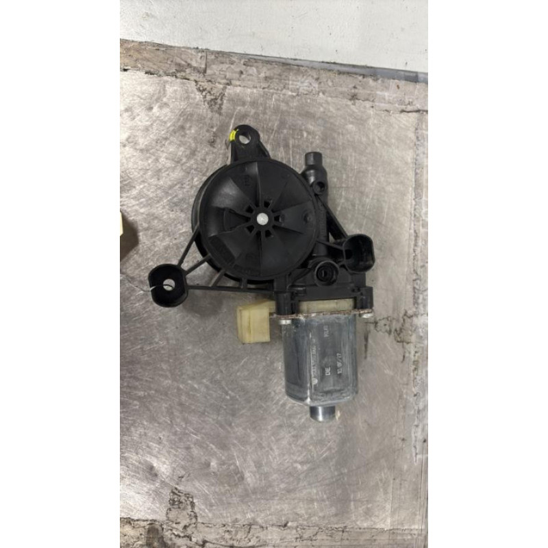 Moteur leve vitre avant droit SKODA SUPERB 3