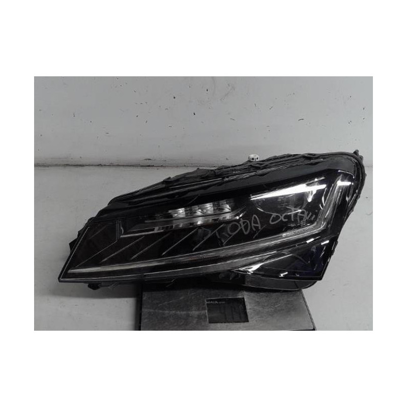 Optique avant principal gauche (feux)(phare) SKODA OCTAVIA 4