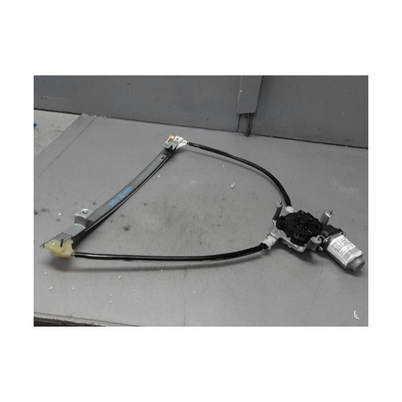 Moteur leve vitre avant droit RENAULT CLIO 2