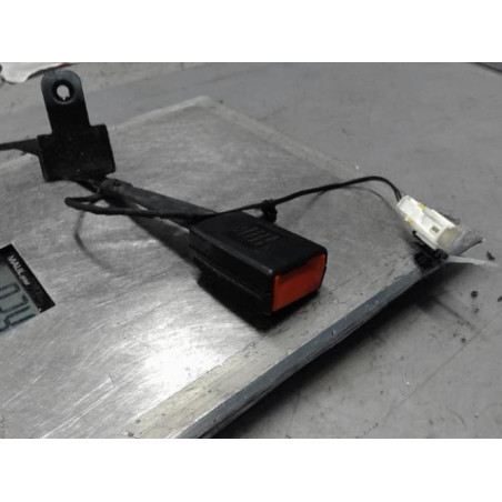 Attache ceinture avant gauche CITROEN C4 CACTUS Photo n°1