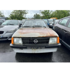 Attache ceinture arriere gauche OPEL KADETT D Photo n°15