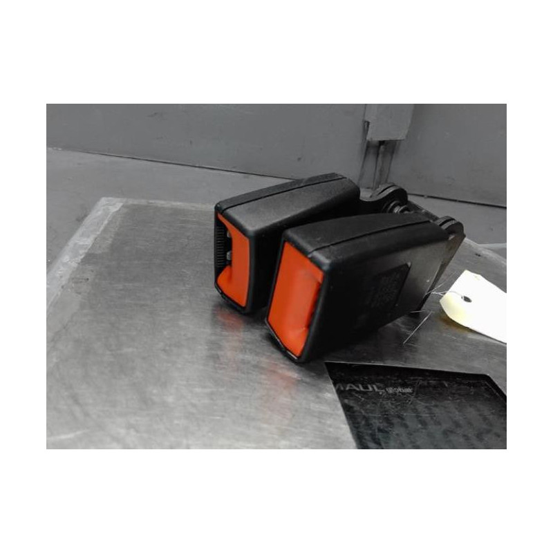 Attache ceinture arriere gauche OPEL ASTRA J