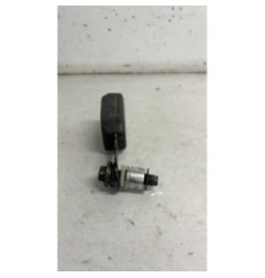 Attache ceinture avant droit NISSAN PICK-UP 3