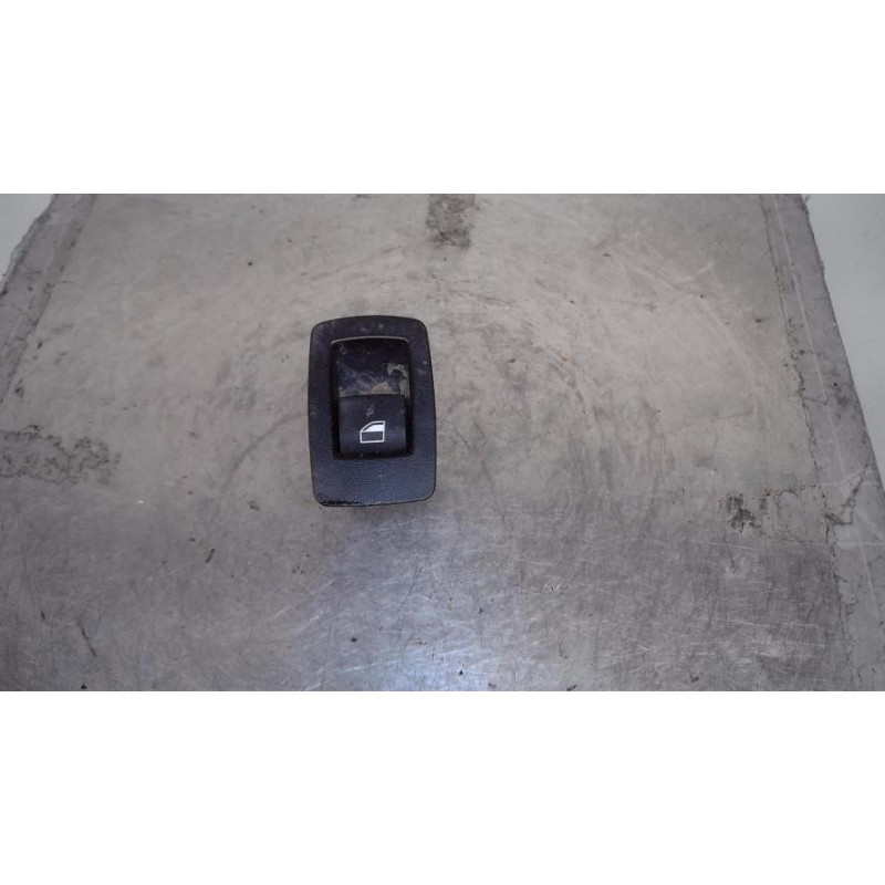 Interrupteur de leve vitre arriere droit BMW SERIE 1 F20