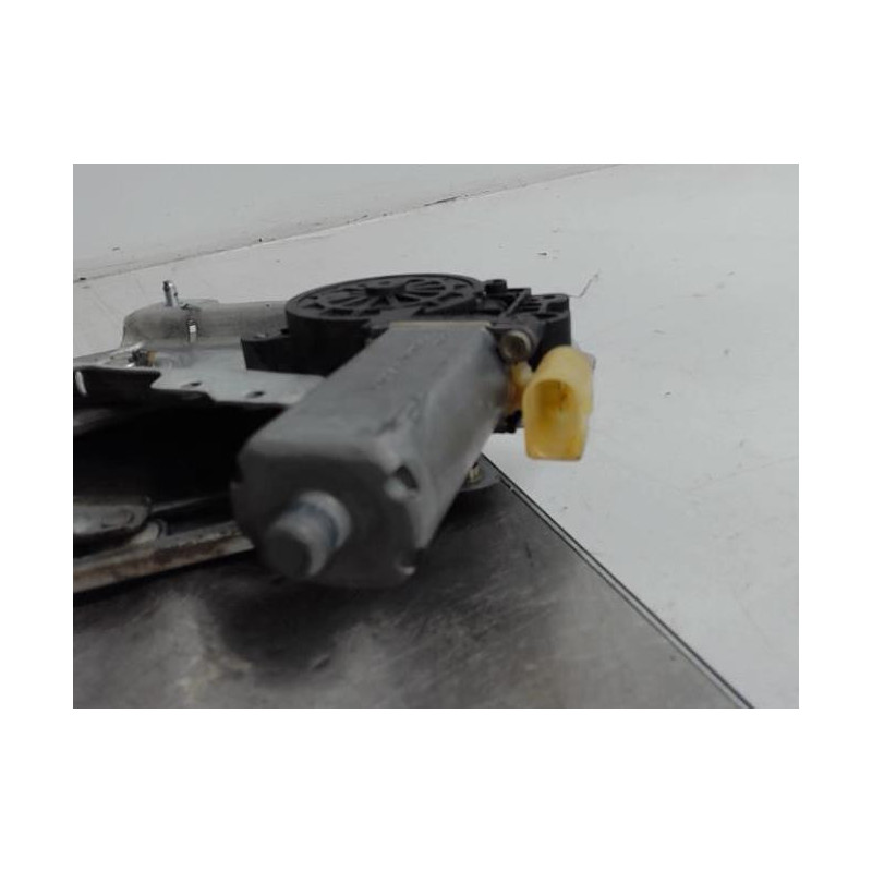 Moteur leve vitre avant droit TOYOTA YARIS 1