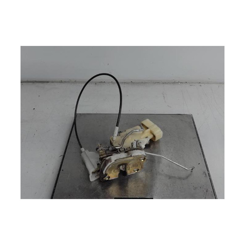 Serrure avant droit TOYOTA YARIS 1