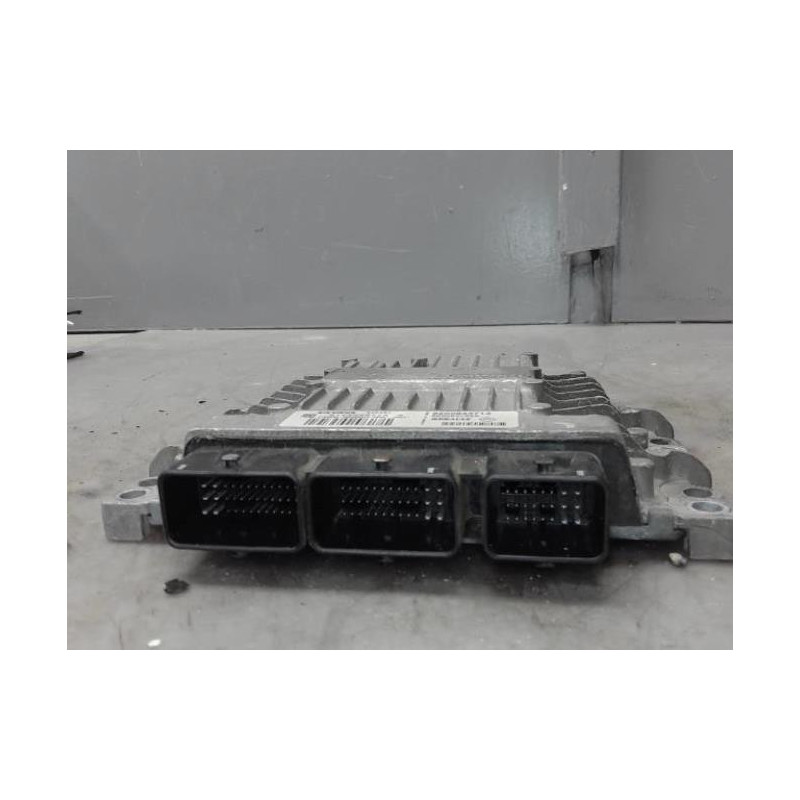 Calculateur moteur PEUGEOT 207