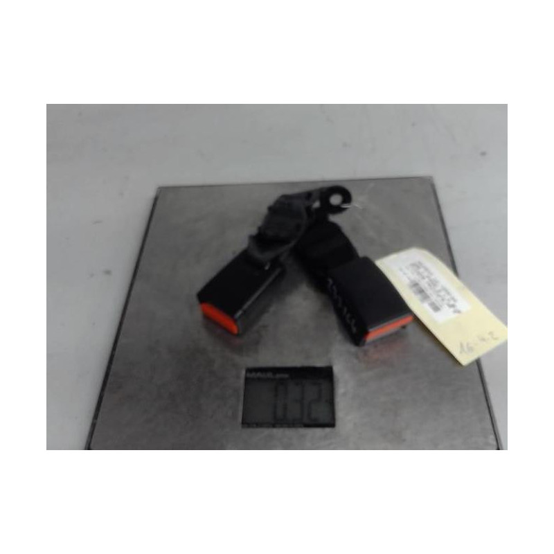 Attache ceinture arriere gauche PEUGEOT 208 1
