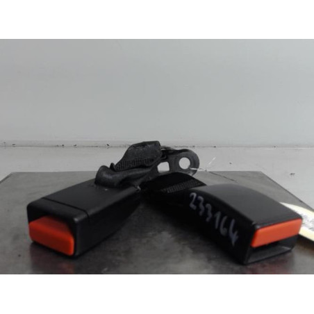 Attache ceinture arriere gauche PEUGEOT 208 1