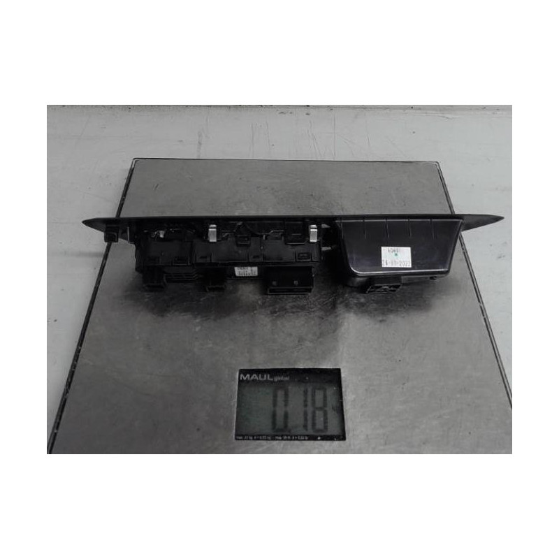 Interrupteur de leve vitre avant gauche PEUGEOT 208 2