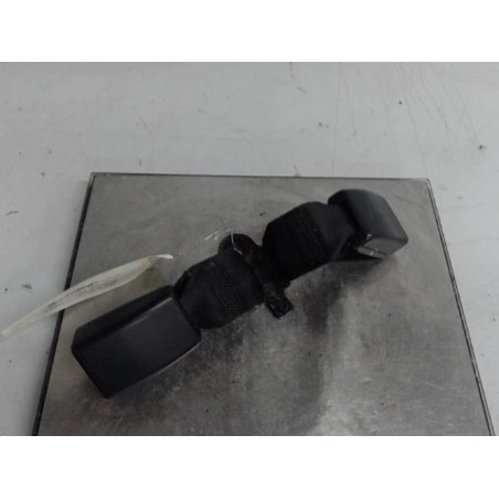 Attache ceinture arriere gauche PEUGEOT 208 1