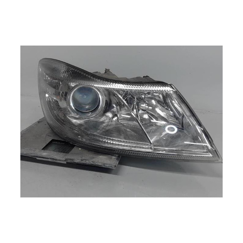 Optique avant principal droit (feux)(phare) SKODA OCTAVIA 2