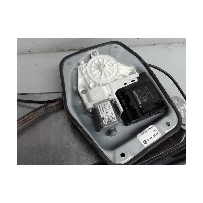 Moteur leve vitre avant gauche VOLKSWAGEN JETTA 3