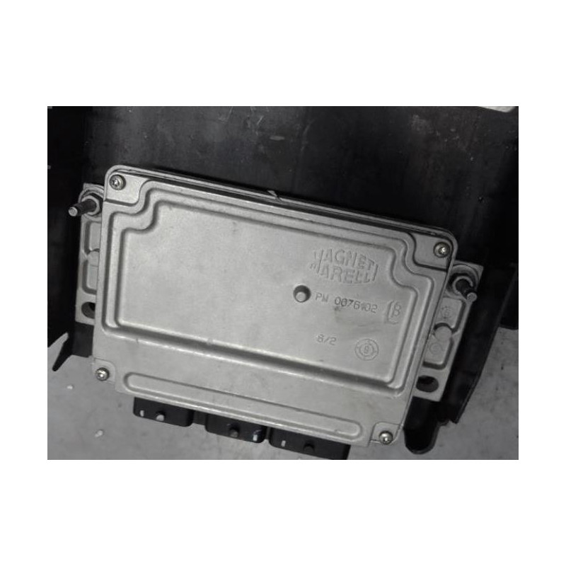 Calculateur moteur PEUGEOT 207