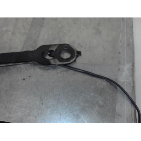 Attache ceinture avant gauche PEUGEOT 208 1