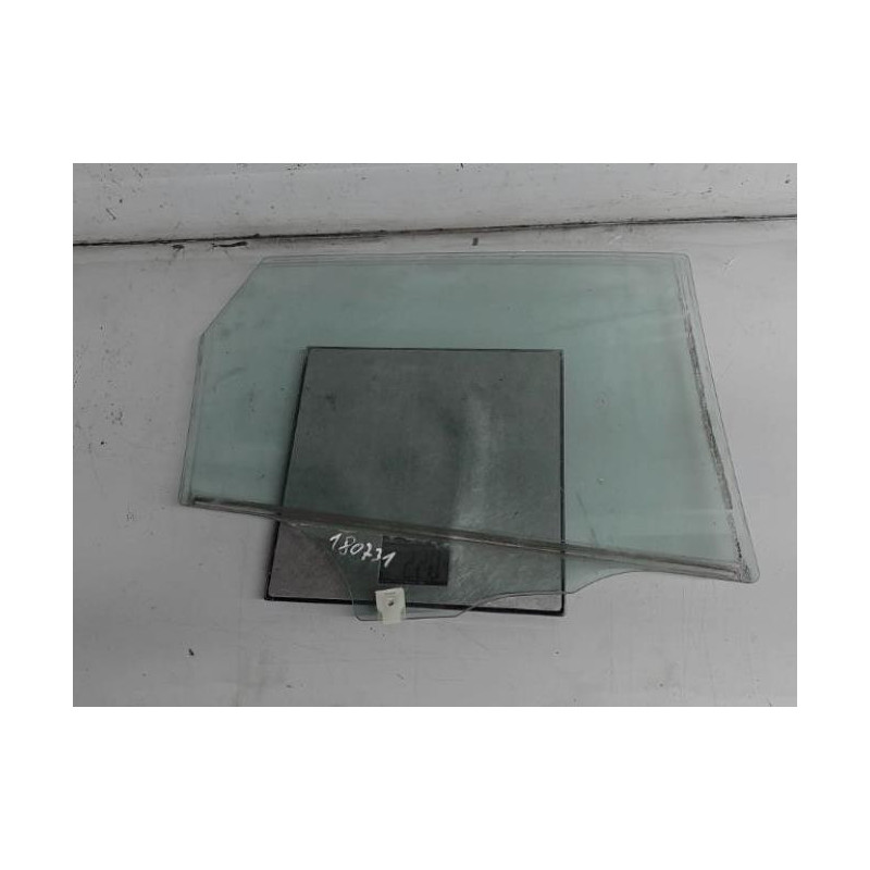 Vitre arriere gauche MAZDA 3 1