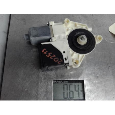 Moteur leve vitre arriere gauche RENAULT MEGANE 3 Photo n°1