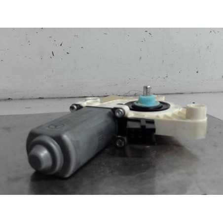 Moteur leve vitre avant droit MERCEDES CLASSE B 245 Photo n°1