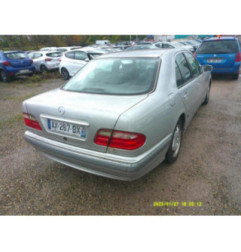 Capot MERCEDES CLASSE E 210 Photo n°13