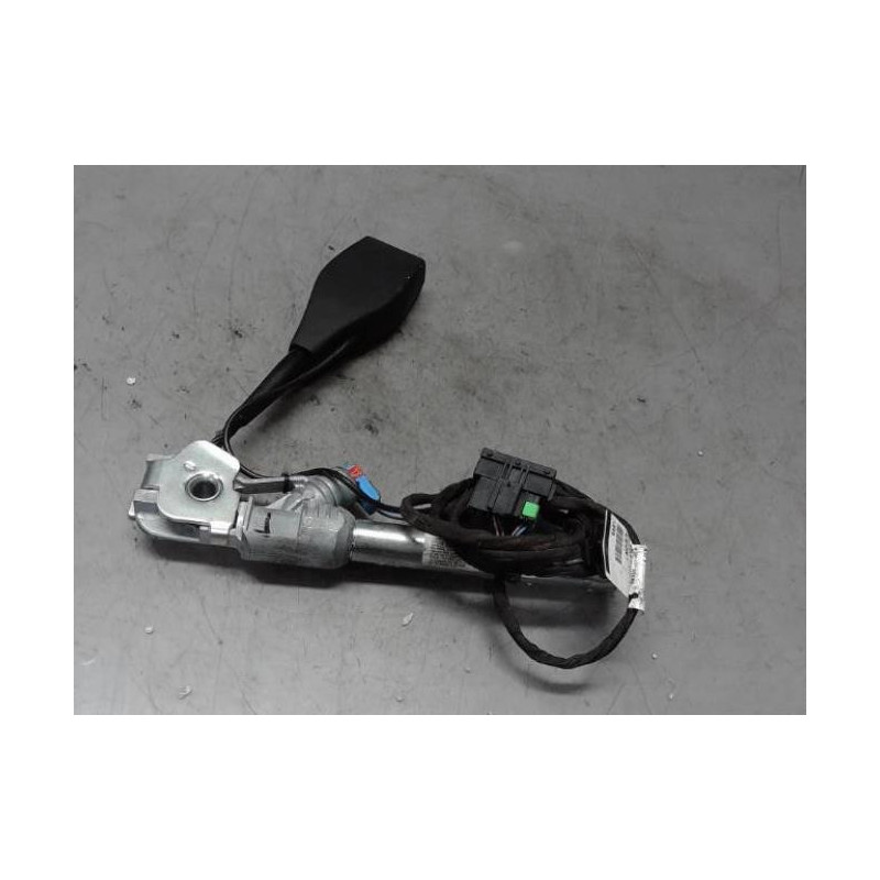 Attache ceinture avant gauche NISSAN NV250