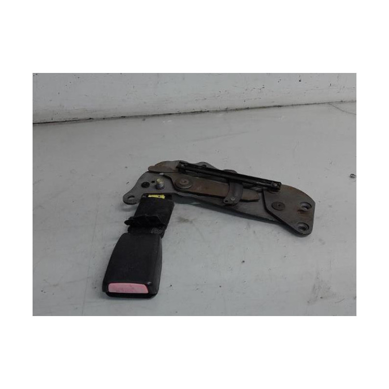 Attache ceinture arriere gauche LAND ROVER FREELANDER 1