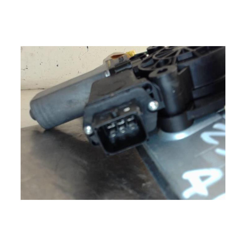 Moteur leve vitre avant droit OPEL CORSA D
