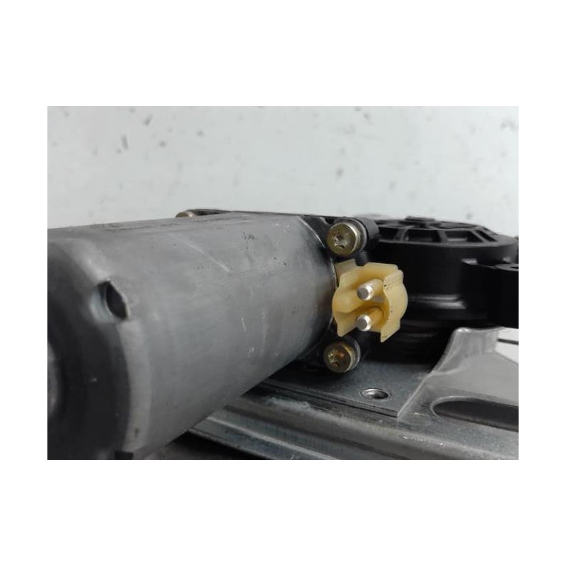 Moteur leve vitre avant gauche MERCEDES CLASSE A 168