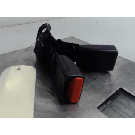 Attache ceinture arriere gauche PEUGEOT 208 1