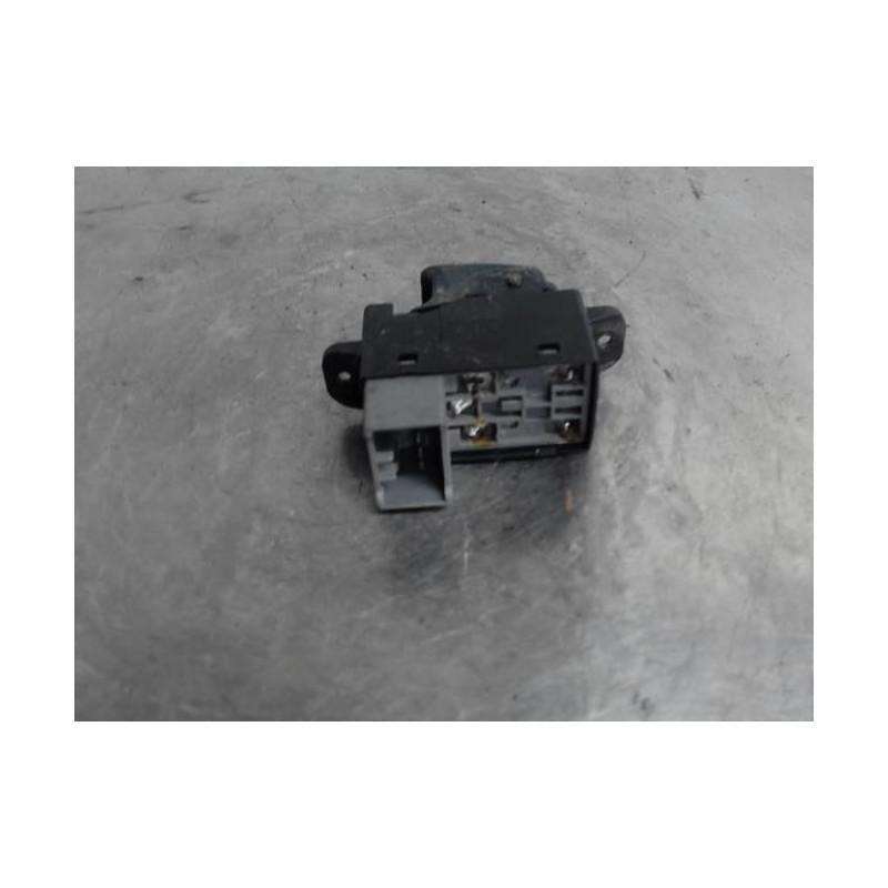 Interrupteur de leve vitre avant droit CHEVROLET AVEO 1