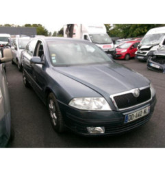 Optique avant principal gauche (feux)(phare) SKODA OCTAVIA 2 Photo n°1